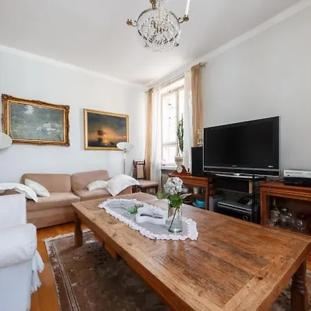 3 Lovely In Center. Apartamento *
