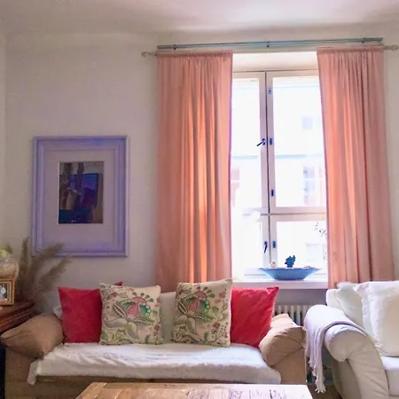 3 Lovely In Center. Apartamento