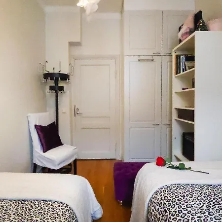 3 Lovely In Center. 아파트