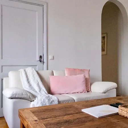 Appartement 3 Lovely In Center. *