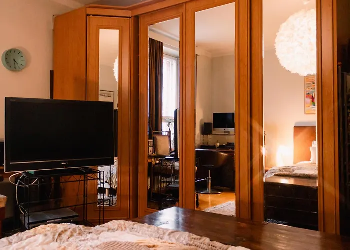 3 Lovely In Center. דירה *