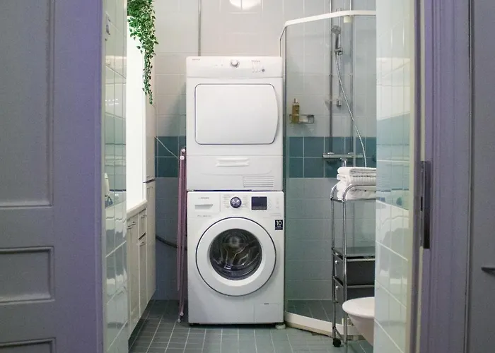 3 Lovely In Center. דירה