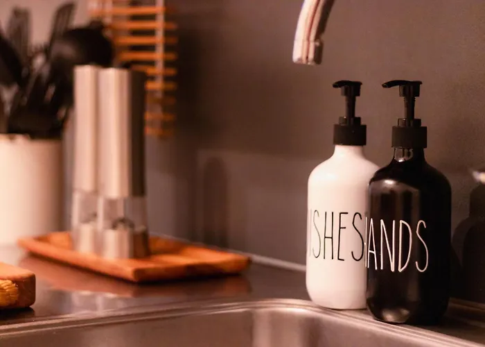 דירה 3 Lovely In Center. *