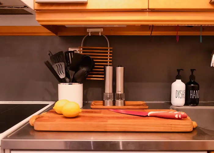 3 Lovely In Center. דירה *