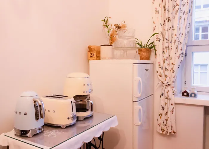 3 Lovely In Center. *