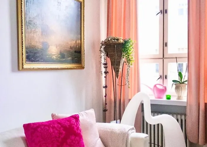 3 Lovely In Center. דירה *