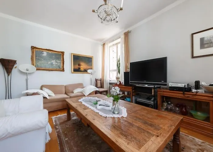 3 Lovely In Center. דירה *