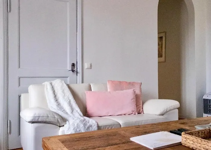 דירה 3 Lovely In Center. *